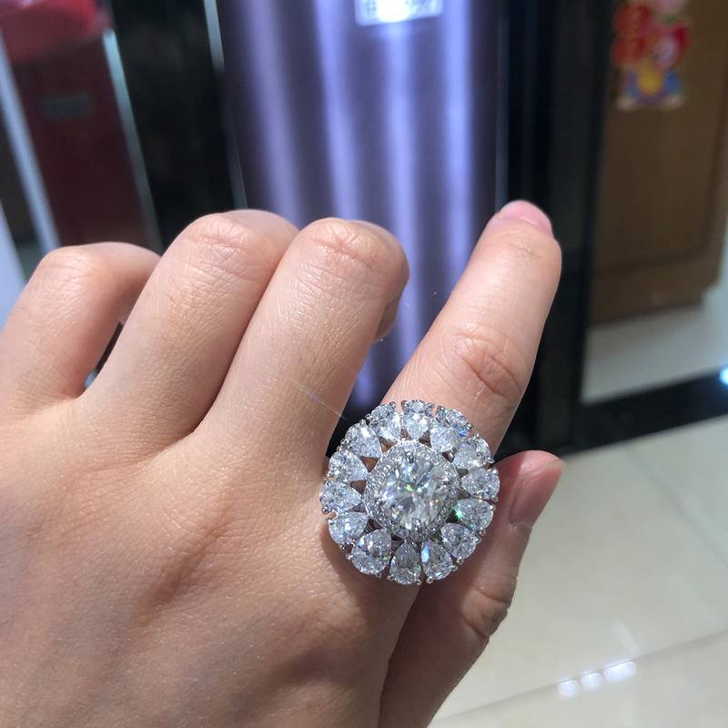 豪华款梨形小钻围镶枕形Women's RingS925银镀白金定制选款主石Moissanite2.5ct/副石高碳钻